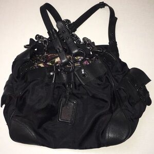 JR Paris 75 Black Chain Shoulder Bag – Distinction Élégance Edition